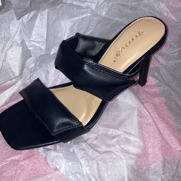 Nafessa Velcro Strap Sandal - Picture 3 of 8